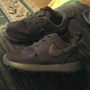 All black toddler Nikes tennis shoes